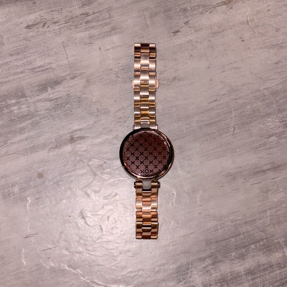 Lily Garmin watch - women’s. Newly replaced watch and with replacement band. - Picture 2 of 4